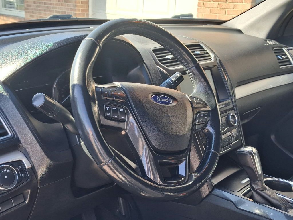 2017, FORD 4X4 EXPLORER XLT Images