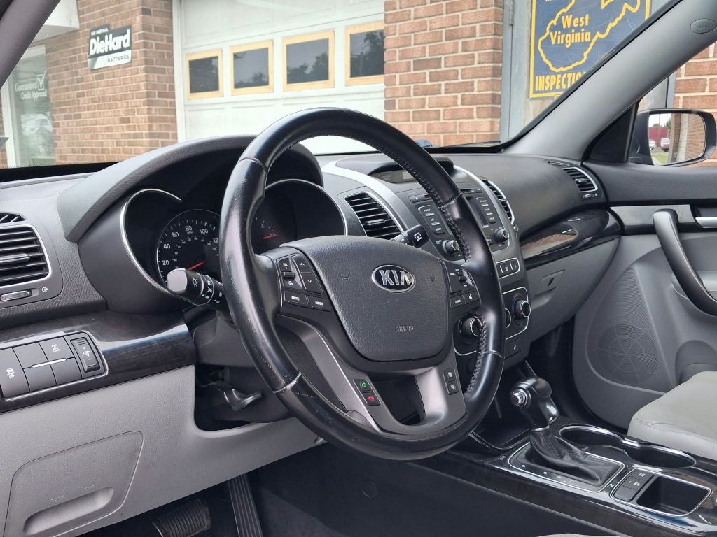 2015, KIA ALL WHEEL DRIVE SORENTO LX  Images